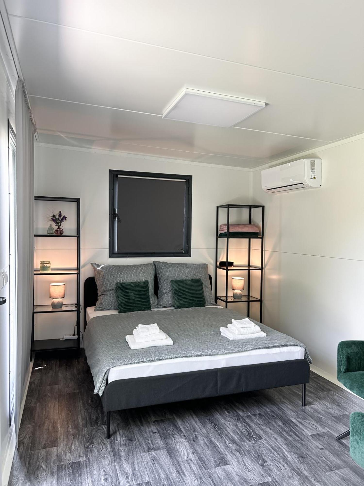 Tiny House Mezi Sklepy Daire Kobylí Dış mekan fotoğraf