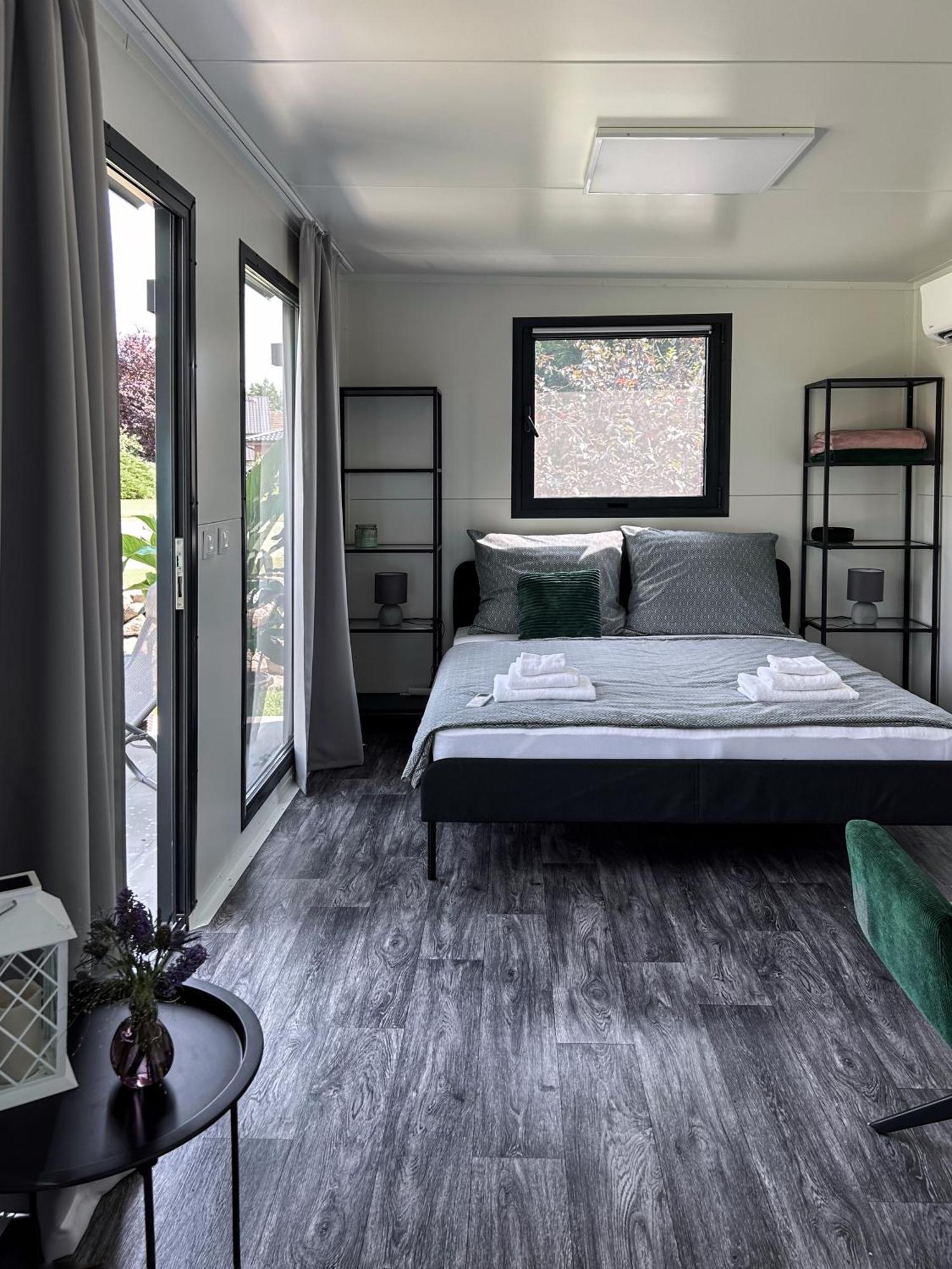 Tiny House Mezi Sklepy Daire Kobylí Dış mekan fotoğraf