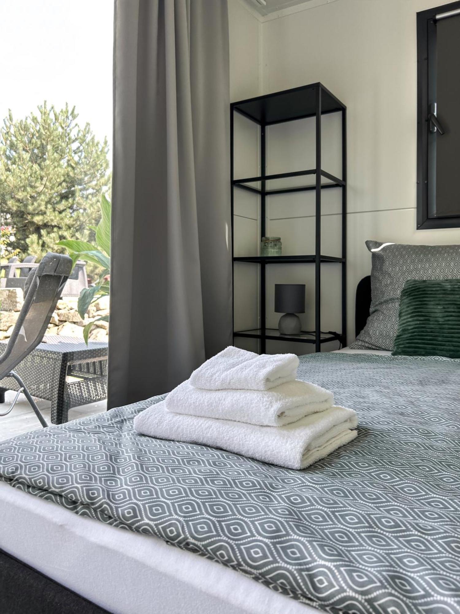 Tiny House Mezi Sklepy Daire Kobylí Dış mekan fotoğraf